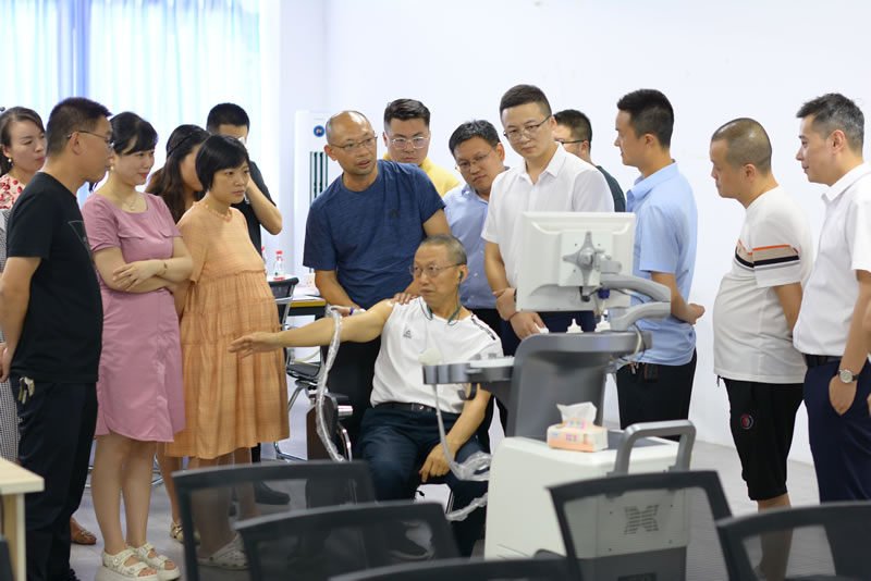 綿陽(yáng)市、江油市醫(yī)療領(lǐng)航者蒞臨我司，共繪健康未來(lái)新篇章！3.jpg